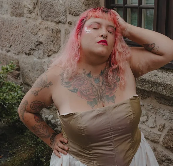 Tenue de mariée Azalée. zoom sur le bustier en soie sauvage