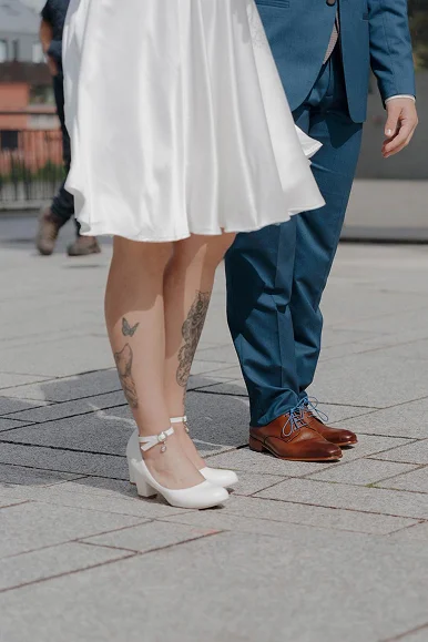 Chloé dans sa robe de mariée sur mesure pin up