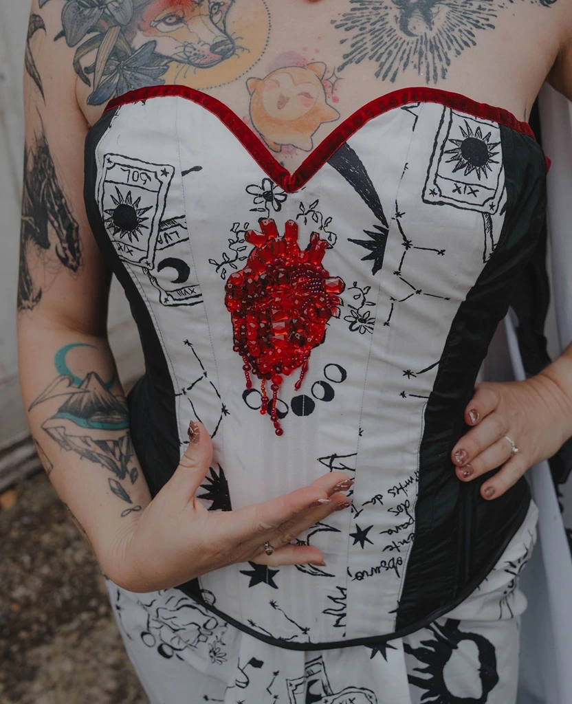 Corset rebrodé de perles de la tenue de mariée Nimue