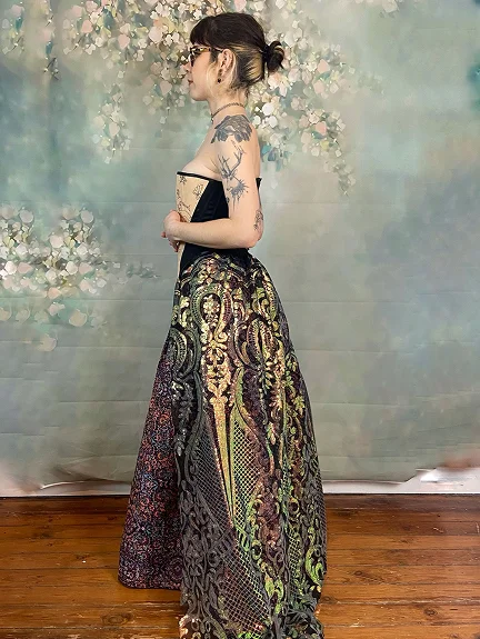 Un voile de mariée 4-en-1 : porté traine vue de profil